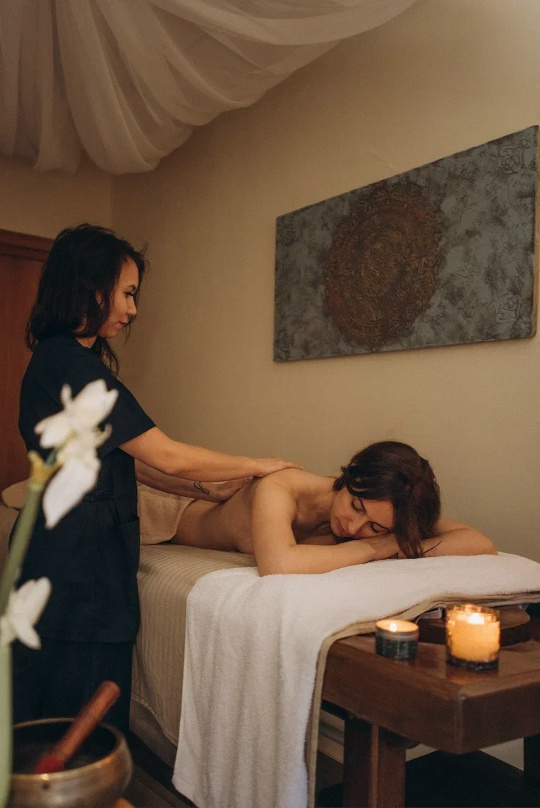 Расслабляющий аюрведический массаж